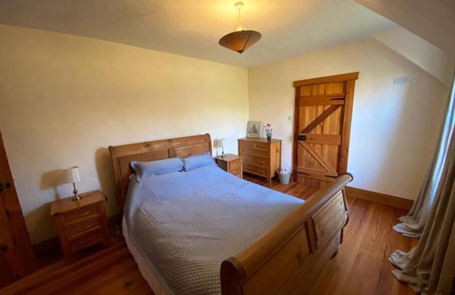 Lisnarrick House | Lakeside Lodge - Magnificent Rural Setting