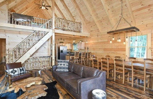 Keene Cabin | Lakeside Log Cabin | Hot Tub Arcade Views