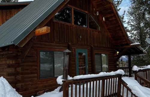 Tamarack Resort Cabin | Lakeside Log Cabin with Loft
