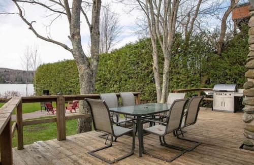 Stanstead Township Ski Chalet | Lakeside Lovering - Spa - Le Carpe Diem