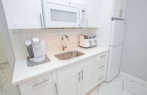Wesley Chapel Condo | Lakeside Luxury Studio in Golf Resort: Tranquil Views, Comfortable Amenities, Prime Location
