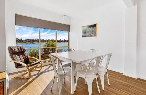 West Lakes House | Lakeside Mews