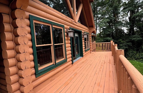 Moriah Center House | Lakeside- Mountain View Lodge on Lake Champlain in delightful Bridport