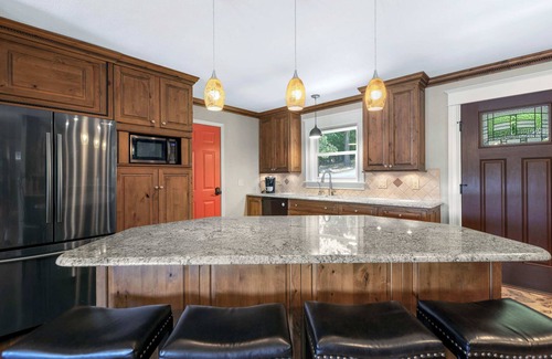 Linn Creek House | Lakeside Oasis – Room for 12!
