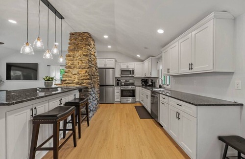 Cheshire House | Lakeside Oasis w/Kayaks & Charm