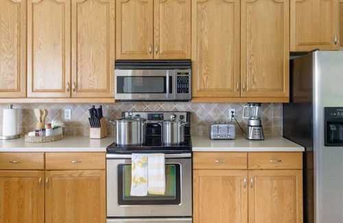 Greenacres Villa | Lakeside Paradise W/Heated Pool near the Beach