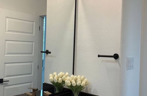 Dallas House | Lakeside Private Room with Private bathroom near State Fair Secure Room lock