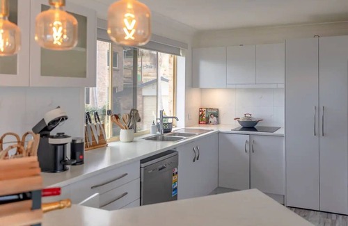 Lake Macquarie City Council House | Lakeside Relax