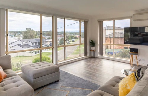Lake Macquarie City Council House | Lakeside Relax
