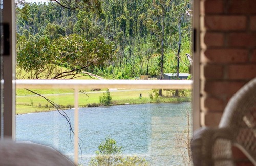 Yatte Yattah House | Lakeside Retreat - Private Oasis