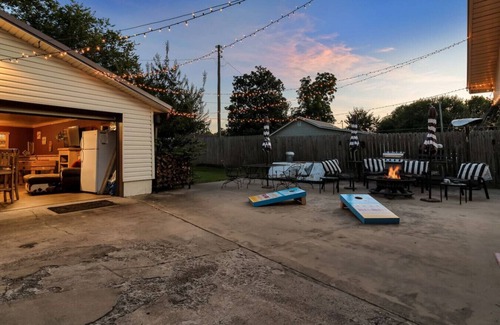 Eufaula House | Lakeside Retreat & Game Haven!
