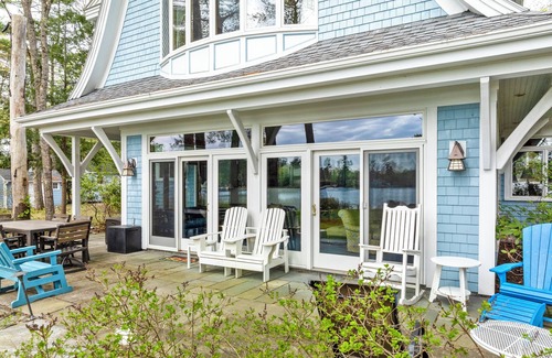 Raymond House | Lakeside retreat on Little Sebago Lake