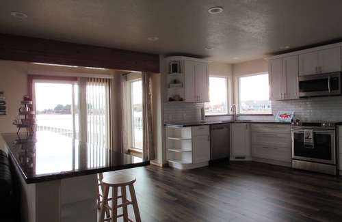 Moses Lake House | Lakeside Retreat-Relax and unwind and revive yourself