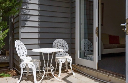 Daylesford Apartment | Lakeside Suite 4 Summ
