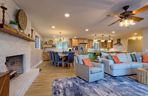Cedar Cliff House | Lakeside Therapy - By Chatuge Home Concierge Lakefront, Dock, Firepit, Ping Pong
