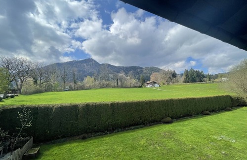 Abwinkl House | Lakeside Villa with Guest House at the northern edge of the Bavarian Alps.n