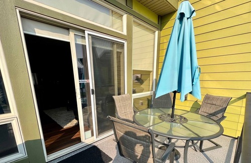 Scotch Creek House | Lakeside with Pool Townhouse