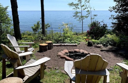 Croftville House | Lakesong Cottage