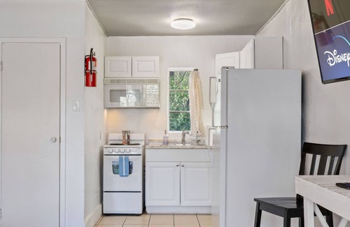 Volente Apartment | LakeTravis Bungalow7