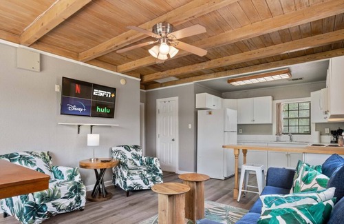 Leander Apartment | LakeTravis Bungalow8