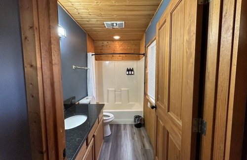 Canyon Lake Resort | Lakeview Cabin A