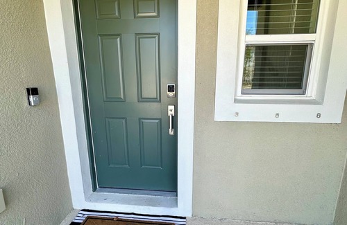 Laurel House | Lakeview Escape · Heated Pool · Pet-Friendly · 7 Min to Beaches