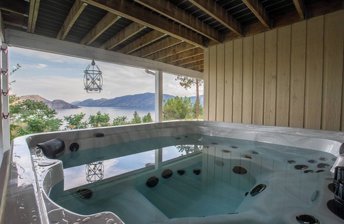 Central Okanagan House | Lakeview Lookout, family and pet friendly rental with hot tub