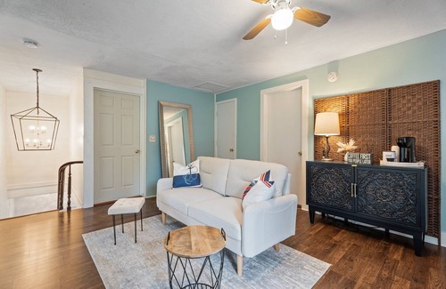 Union Springs House | Lakeview on Cayuga Wine Trail Fenced Yard 2 King Beds Sunset Views