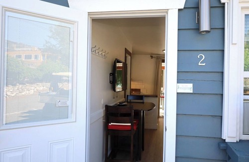 Central Okanagan Cottage | Lakeview Paradise cabin 2