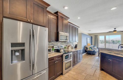 Mariner's VIllage House | Lakeview, Pool, 4 beds! 13 min to DT