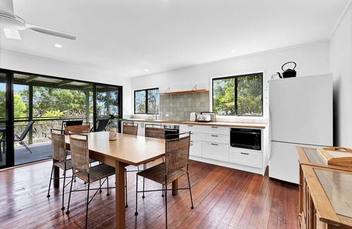 Boreen Point Cottage | Lakeview – Your Quintessential Lakeside Retreat