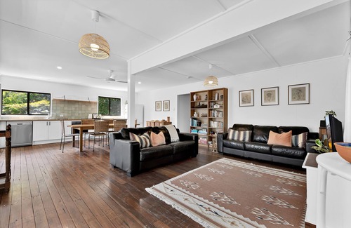 Boreen Point Cottage | Lakeview – Your Quintessential Lakeside Retreat