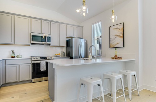 Lakeway House | Lakeway Villa with resort amenities