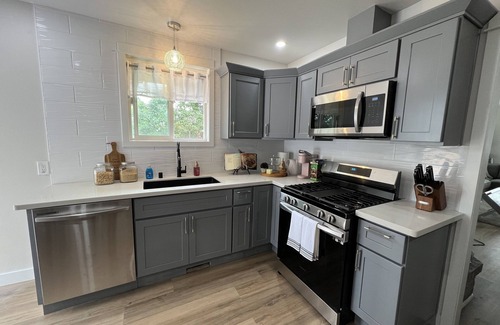 Tillicum House | Lakewood Stunner sleeps 6-8! Two KING size beds!