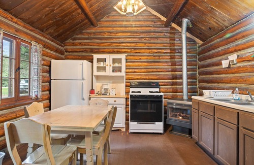 Cheyenne Crossing Cabin | Lakota Cabin by Spearfish Creek