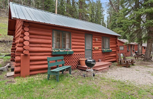 Cheyenne Crossing Cabin | Lakota Cabin by Spearfish Creek