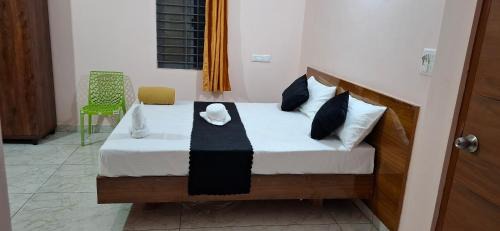 Narasapura Hotel | Lakshmi Comfortss
