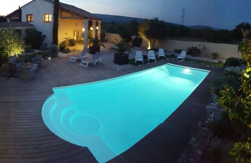 Alleins Cottage | Lamanderie in Provence; Hacienda type house between Alpilles and Luberon