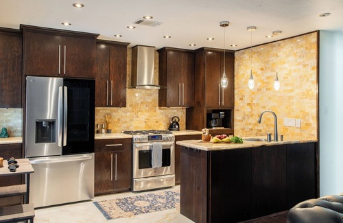 South Lamar House | Lamar Suites by AvantStay | 2 Homes w/Shared Pool