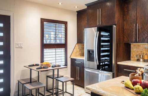 South Lamar House | Lamar Suites by AvantStay | 2 Homes w/Shared Pool