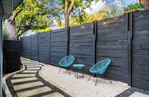 South Lamar House | Lamar Suites by AvantStay | 2 Homes w/Shared Pool
