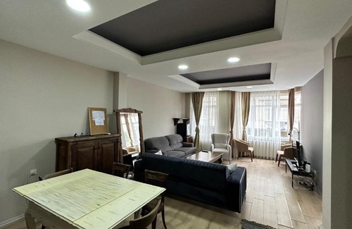 Talimhane Apartment | Lamartin Suite