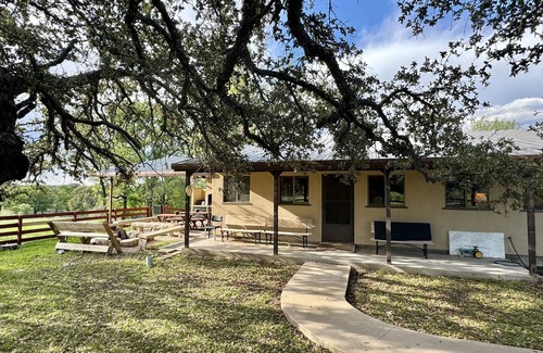 Lampasas Cabin | Lampasas Hill Country Ranch Retreat