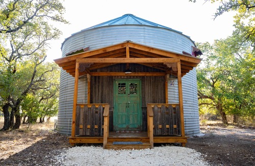 Lampasas Cabin | Lampasas' only grain silo cabin. Close to 3 State Parks and Spider Mountain