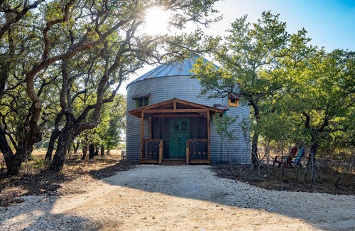 Lampasas Cabin | Lampasas' only grain silo cabin. Close to 3 State Parks and Spider Mountain