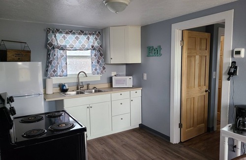 Helena Hotel | Lamplighter Cabins & Suites