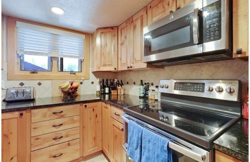 Warrior's Mark House | Lances West 2BDR and Loft Very Walkable