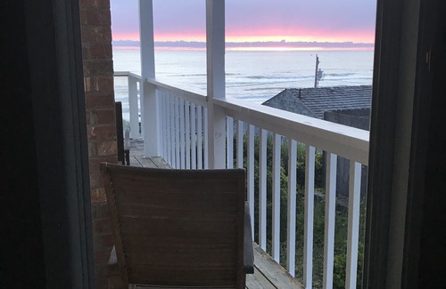 Roads End House | Landfall at Roads End, Oregon Coast get away