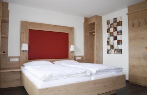 Tiefenbronn Hotel | Landhotel Schwarzer Adler - Self Check In