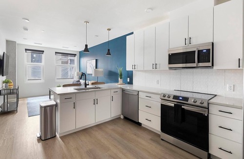 Civic Center Apartment | Landing | Amazing 1BD, Gym, Rooftop Lounge